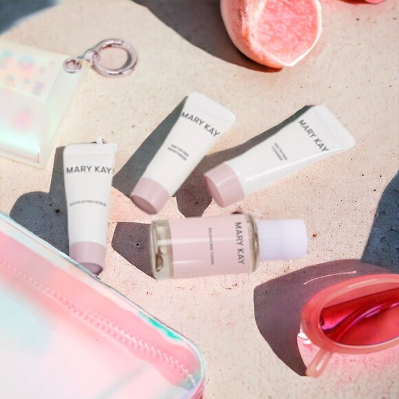 Mary Kay® Mattifying Go Set Combination to Oily - Picture 1 of 3